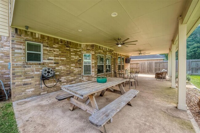 Building Photo - 1618 Savannah Dr