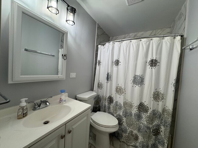 Building Photo - 4907 N Washtenaw Ave