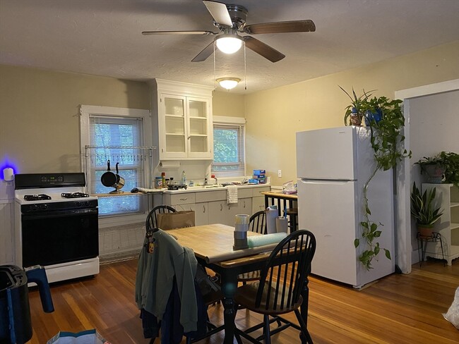 Building Photo - 24 Concord St