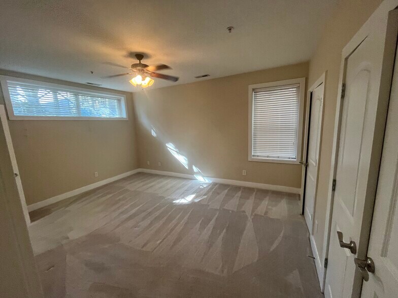 Building Photo - 148 Generals Retreat Pl