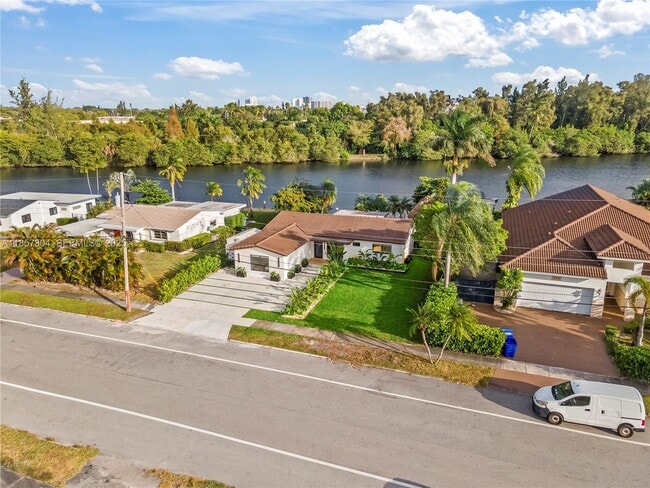 Building Photo - 209 N 31st Ave