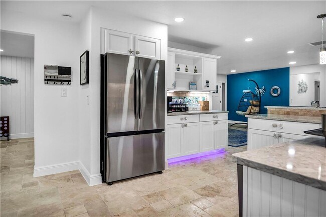 Building Photo - 31 Lands End Ln