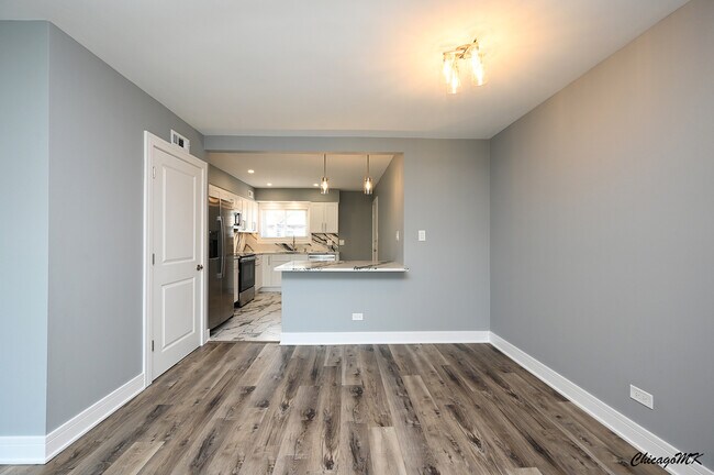 Building Photo - 9381 Bay Colony Dr