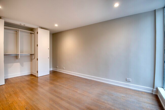 Building Photo - 227 E Walton Pl