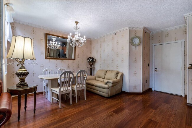 Building Photo - 19601 E Country Club Dr