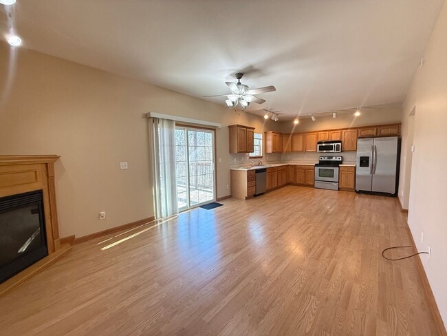 Building Photo - Beautiful 2 Bed, 2 Bath Luxury Condo - Spring Promo - Ask Today!