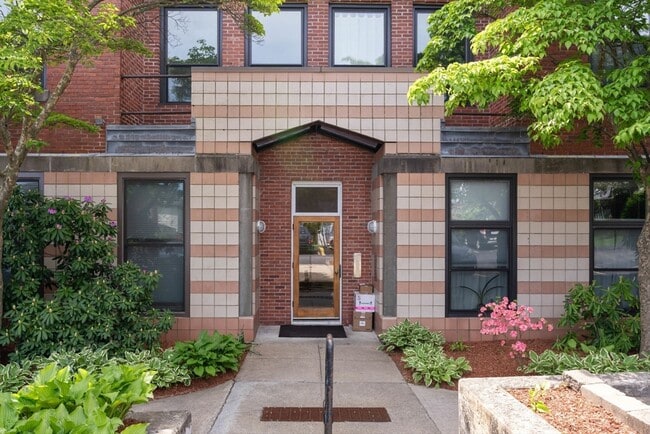 Building Photo - 80 Beaumont St