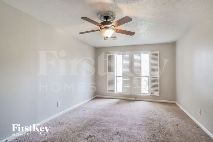 Building Photo - 21419 Park Willow Dr
