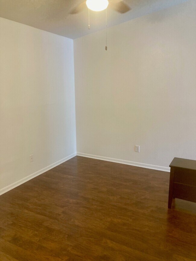 Building Photo - 3506 Cove View Blvd