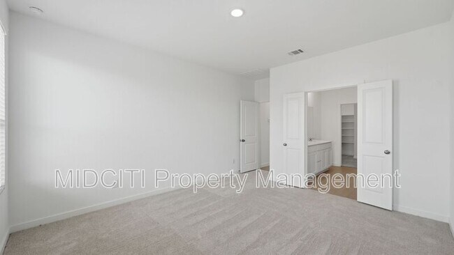 Building Photo - 1304 Apron Trl