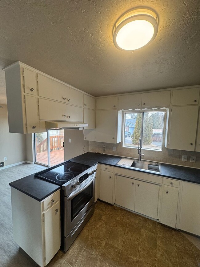 Building Photo - 1407 S 20th Ave