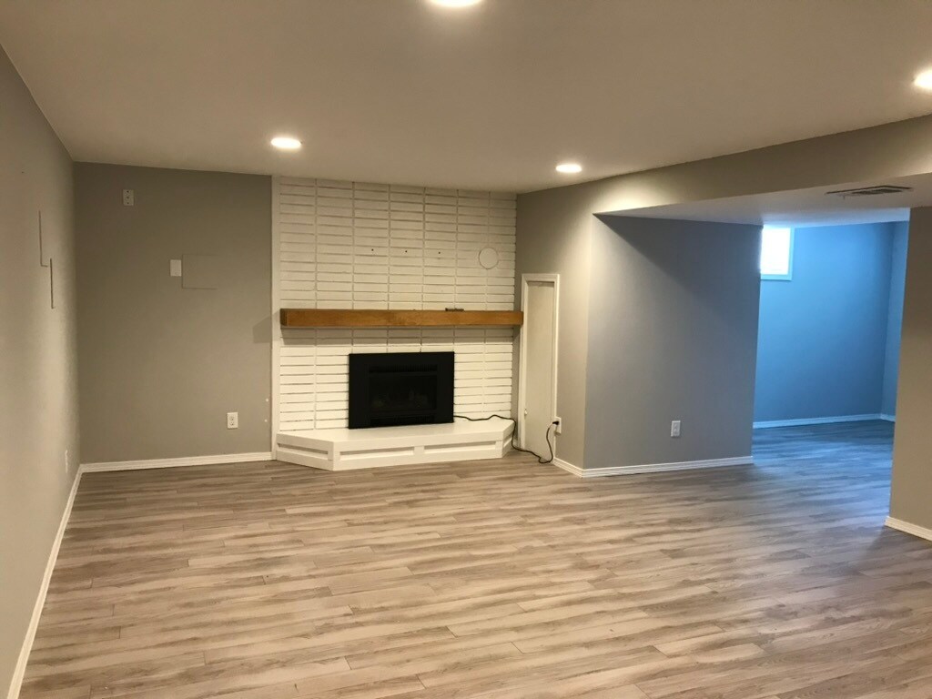 Building Photo - 706 N 188th St