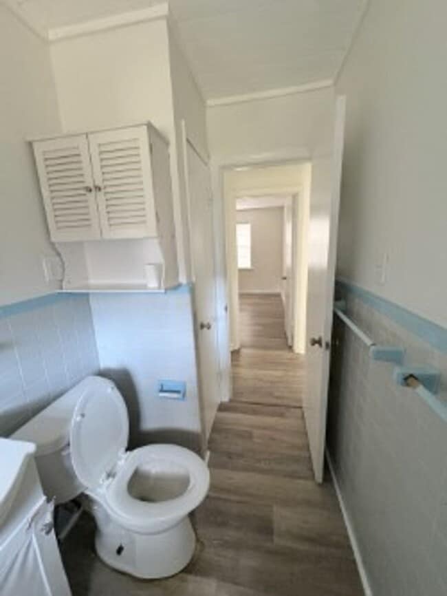 Building Photo - Larchmont