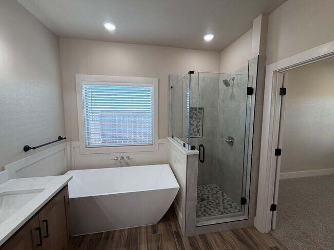 Building Photo - 406 Essex Ln