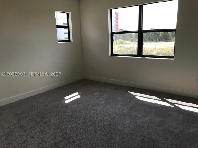 Building Photo - 8102 NW 105th Ct