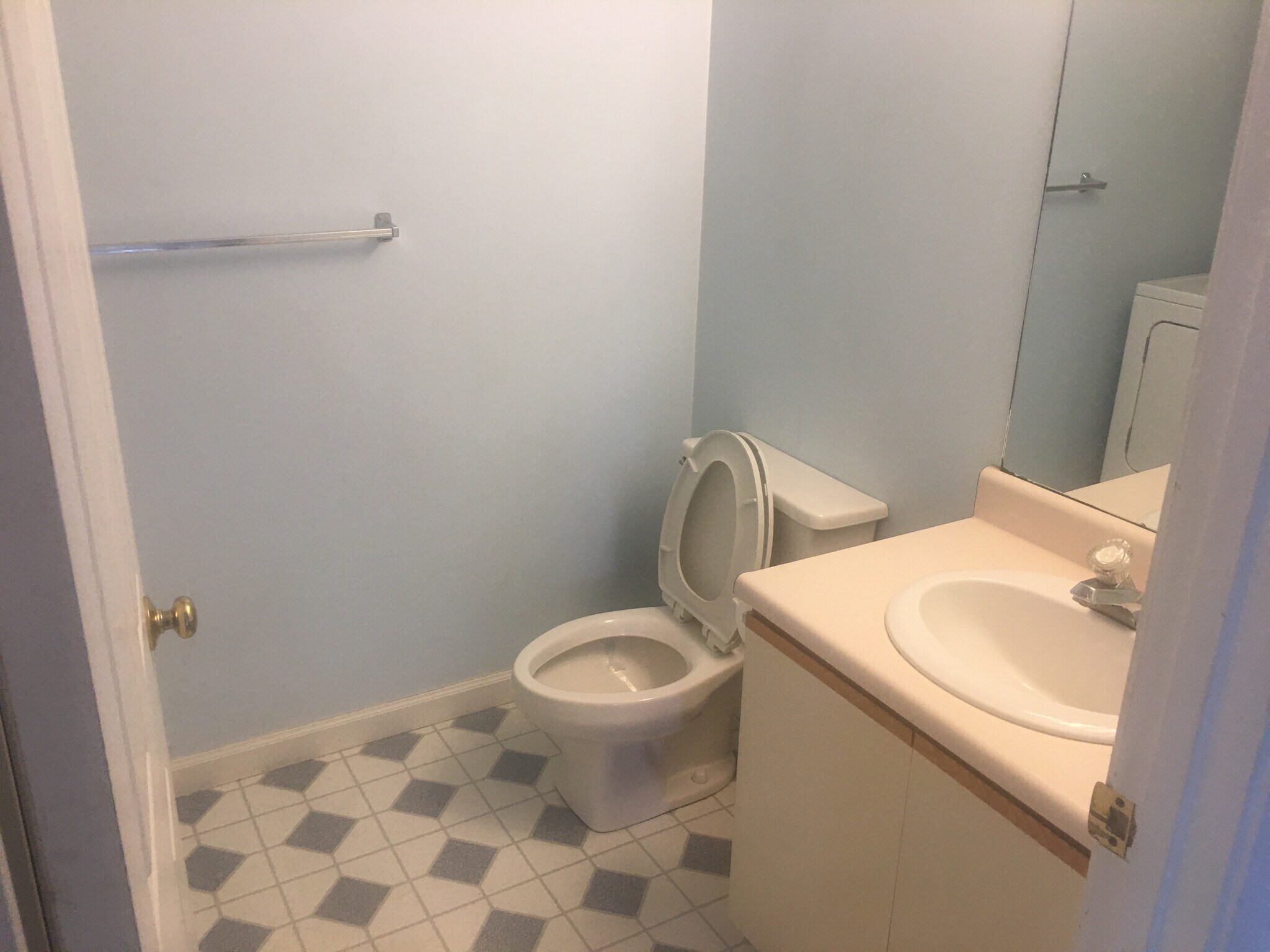 Building Photo - 213 Hildred Dr