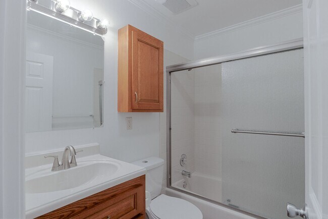 Building Photo - 2 Bedroom + 1 Bathroom Condo  | Marina Village | Port Hueneme | Unfurnished