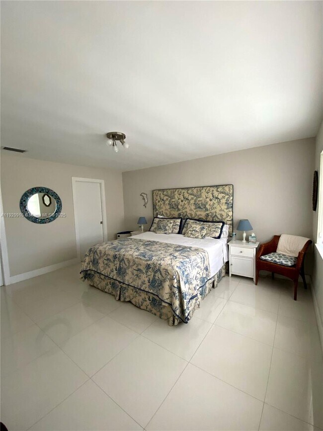 Building Photo - 300 Galen Dr