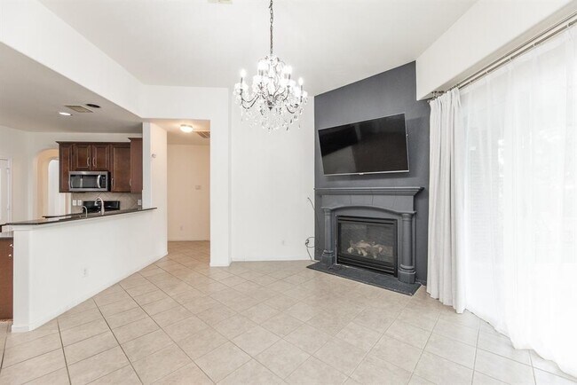 Building Photo - 25951 Ravenside Dr