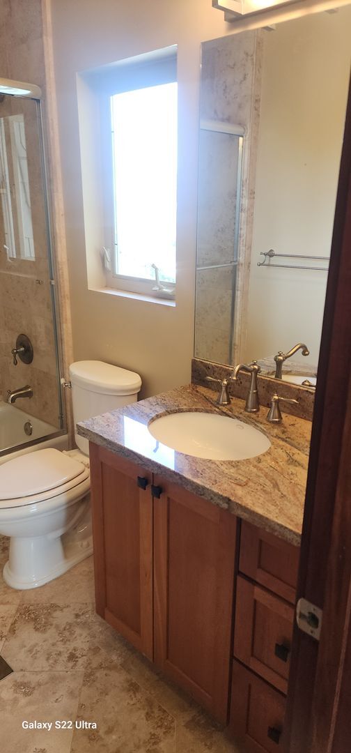 Building Photo - Spacious and freshly updated 2 bedroom, 2 ...