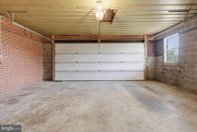 Building Photo - 3044 N Frederick Pike