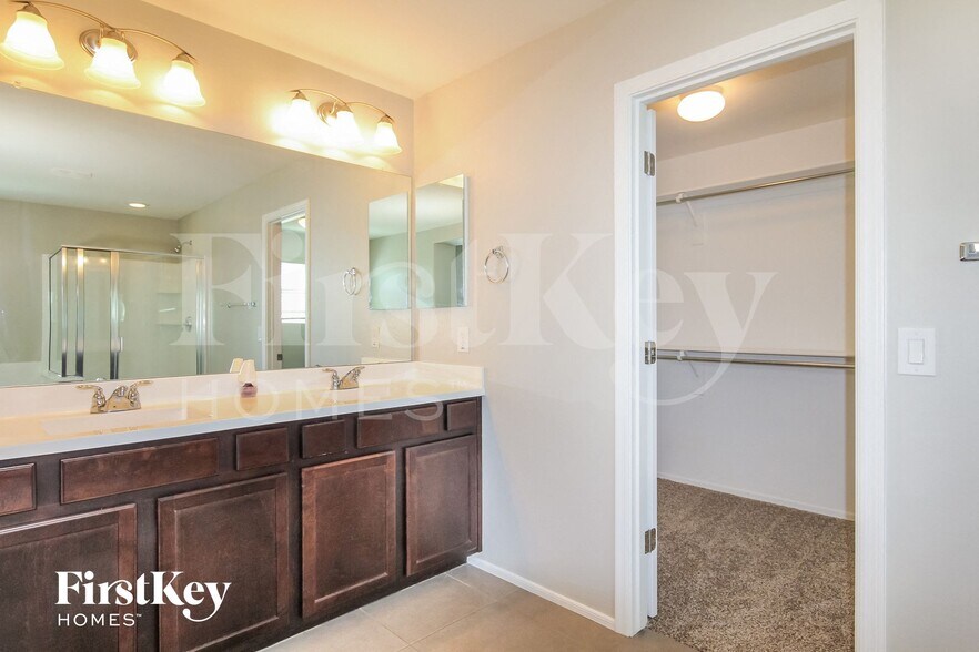 Building Photo - 12018 W Tether Trl