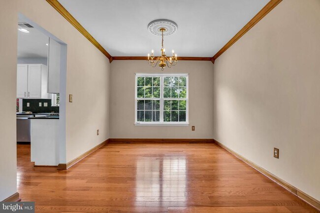 Building Photo - 8142 Tenbrook Dr