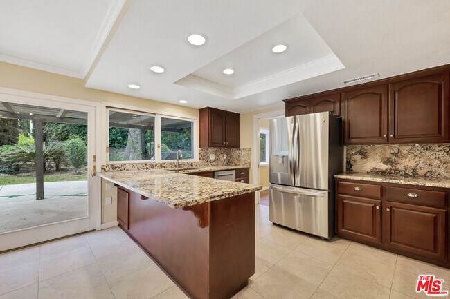 Building Photo - 11040 Salt Lake Ave