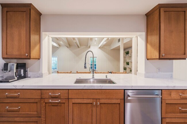 Building Photo - Beautiful Tarzana Rental!