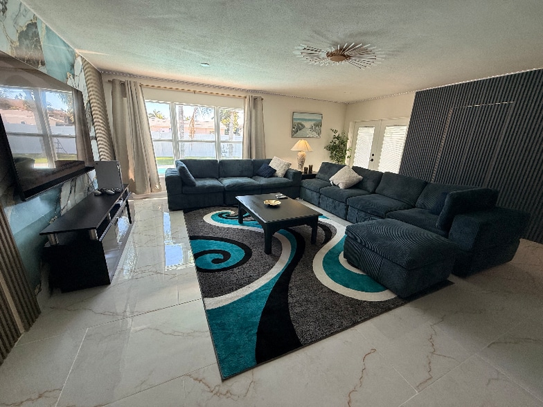 Building Photo - 4381 Shore Acres Blvd NE