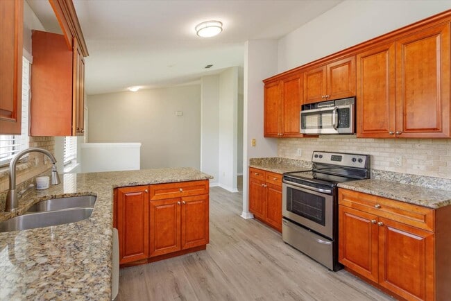 Building Photo - Gorgeous Single Family
