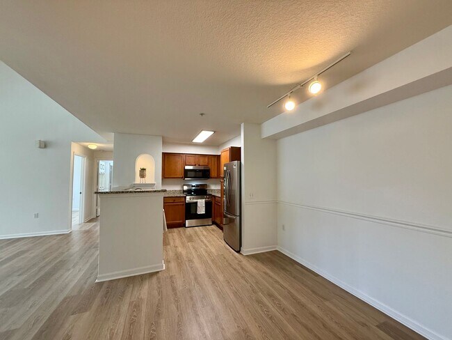Building Photo - Bright and updated 3-bedroom, 2-bath condo
