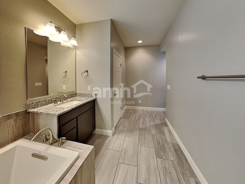 Building Photo - 18251 W Thunderhill Pl