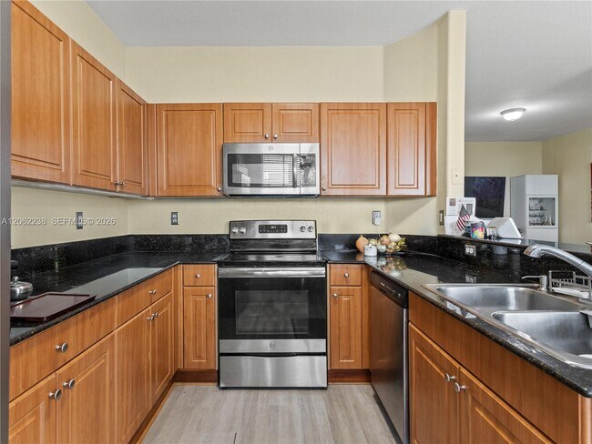 Building Photo - 8128 NW 108th Ct