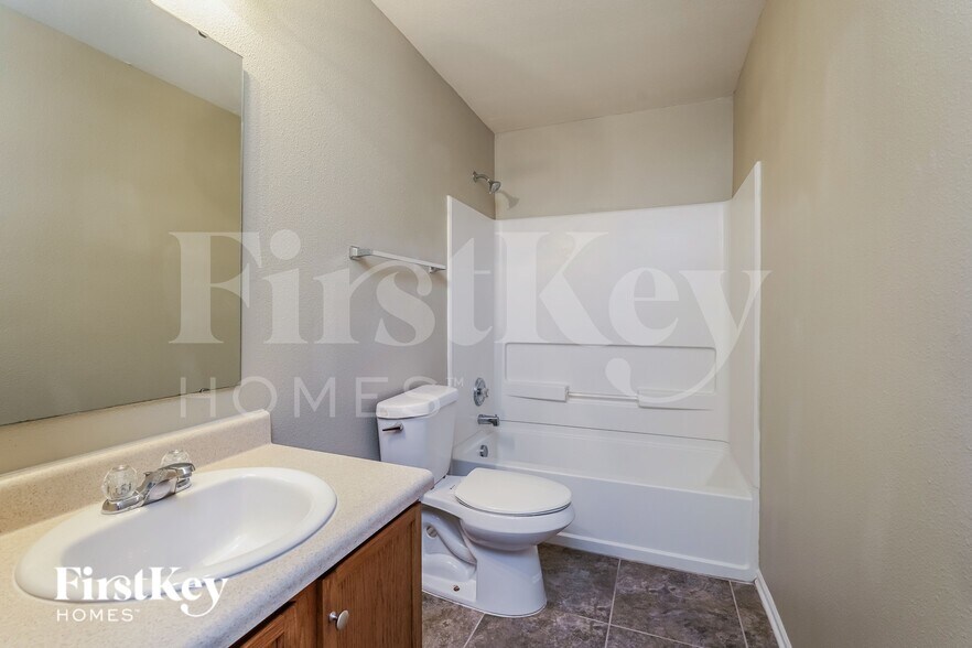 Building Photo - 340 Kendall Dr