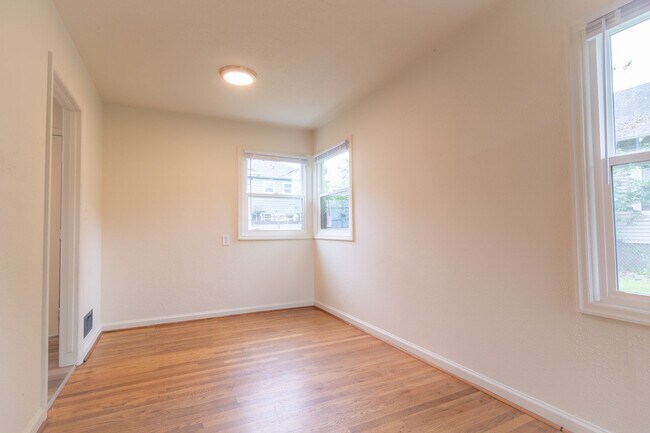Building Photo - 5412-5420-5420 NE 9th Ave