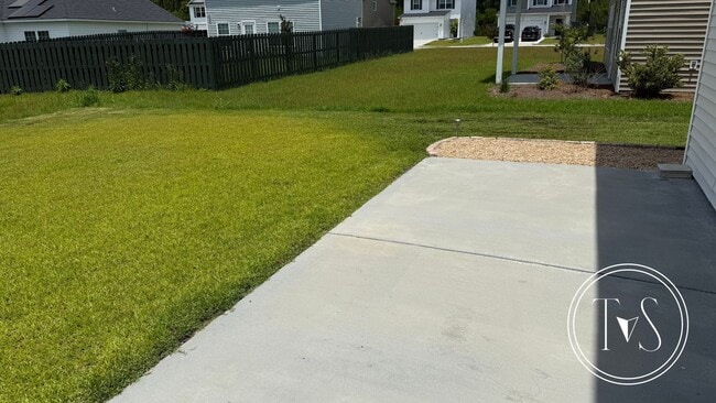 Building Photo - SUMMER MOVE-IN SPECIAL: $1000 OFF 1ST MONT...