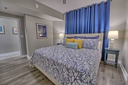 Building Photo - 9900 S Thomas Dr