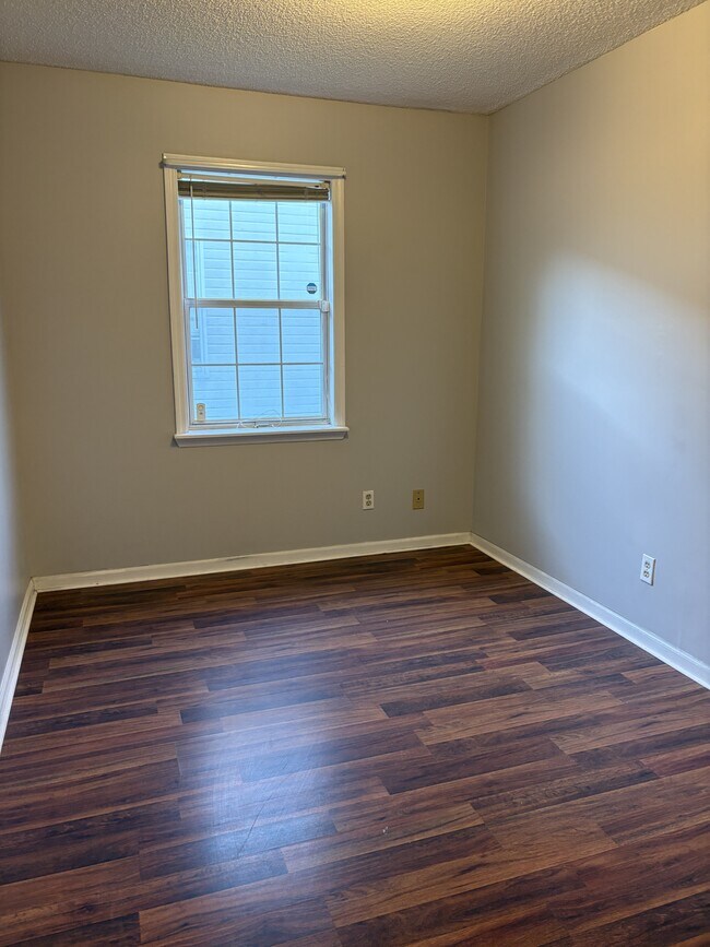 Building Photo - 201 Blue Pool Dr