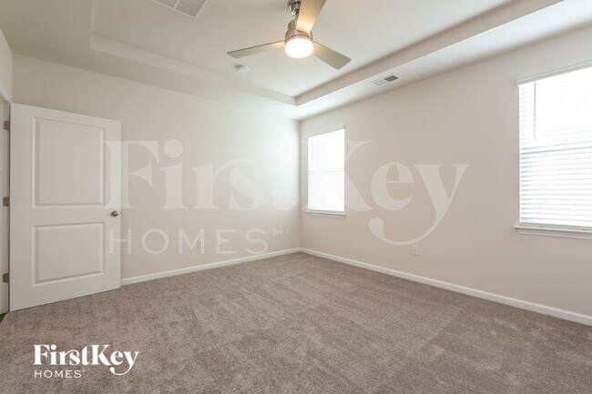 Building Photo - 415 Stonefence Dr
