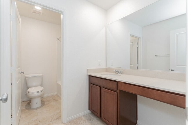 Building Photo - Fairly New Gorgeous SMART House!