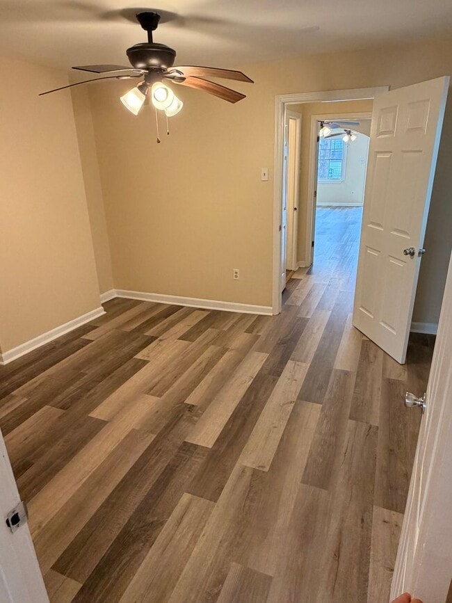 Building Photo - Newly Renovated 1BD/1BA with Washer/Dryer and shared backyard