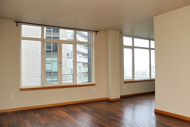 Building Photo - Luxurious 1+ Bedroom Pearl Loft at The Pin...