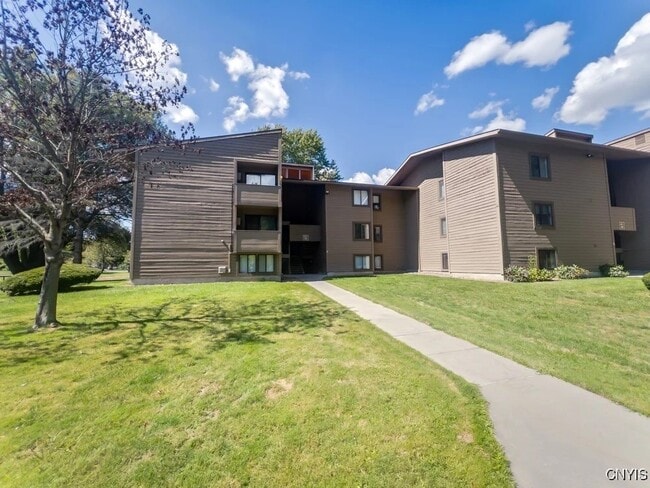 Primary Photo - 44 Watertree Dr