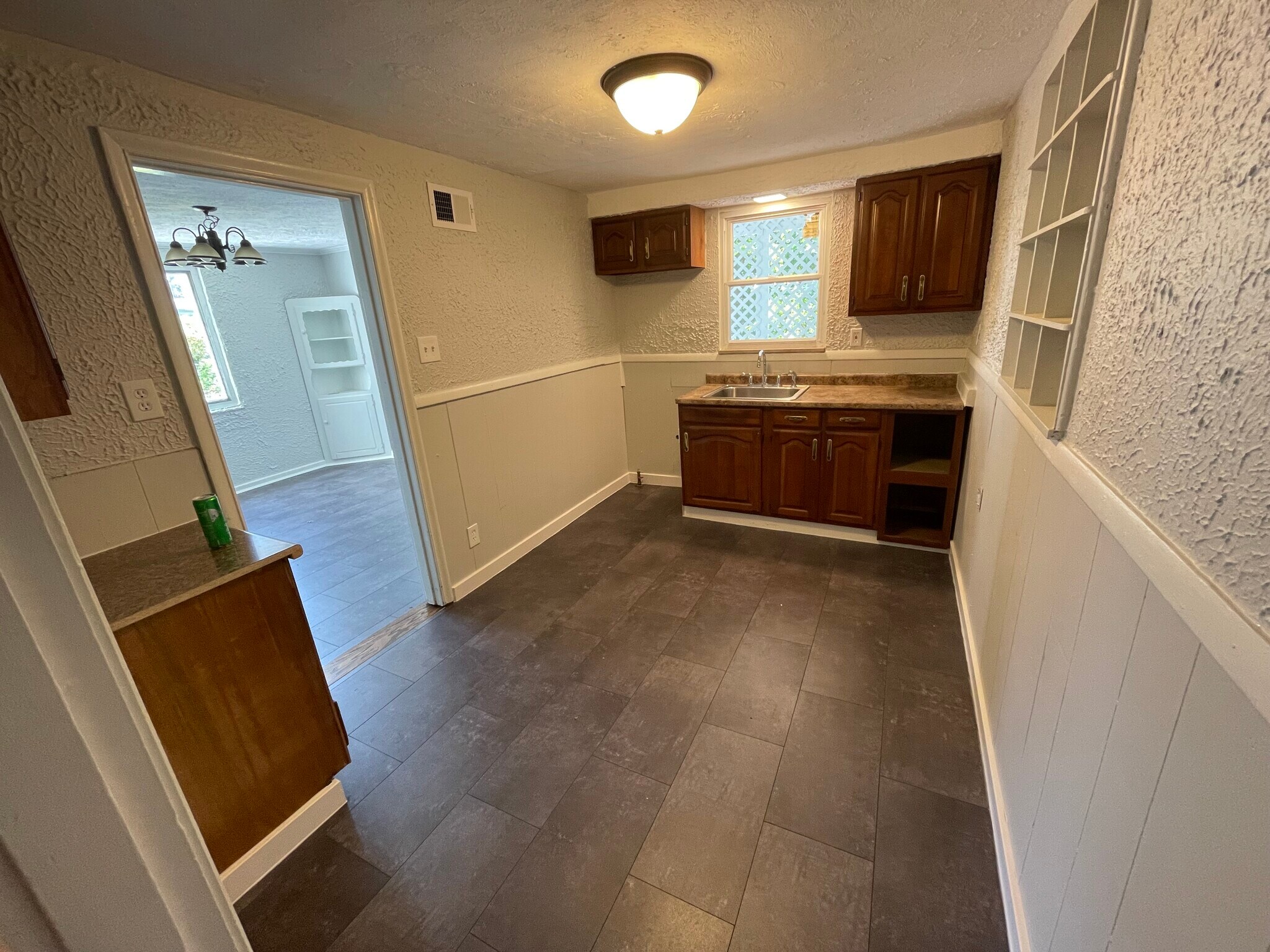 Kitchen - 1813 Clairton Rd