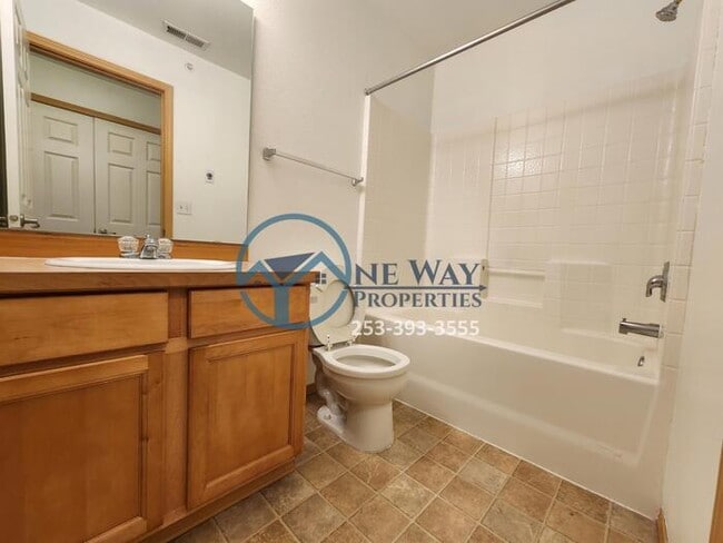 Building Photo - 2682 Hamilton Ave