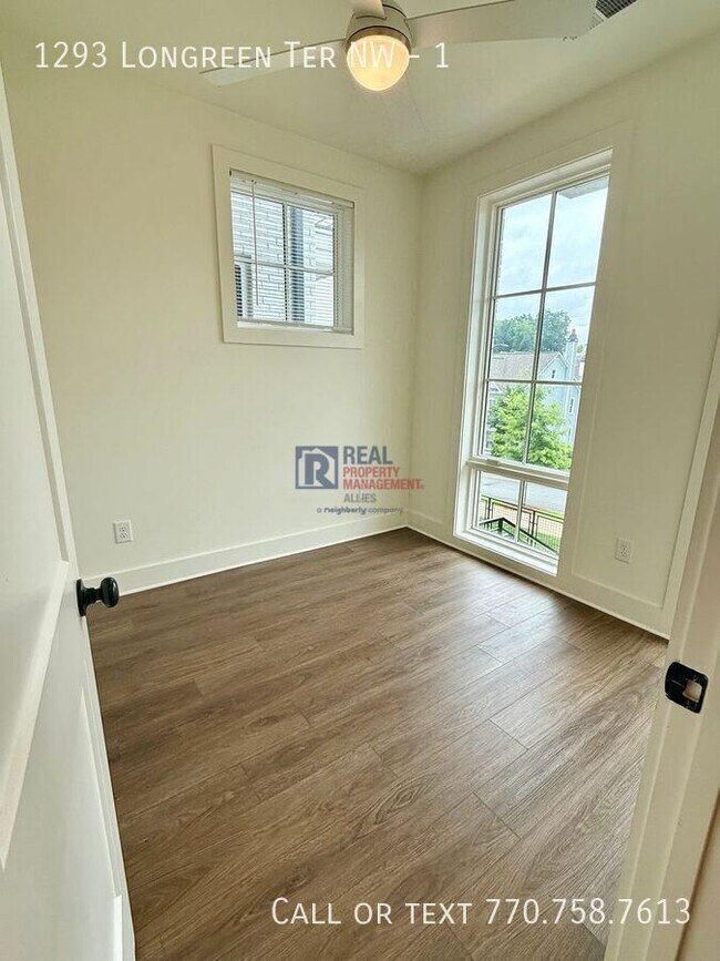 Building Photo - 1293 Longreen Ter NW