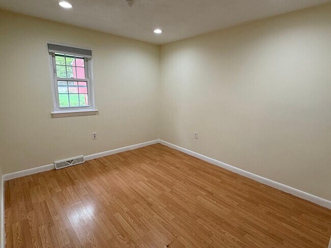 Building Photo - 280 Elm St
