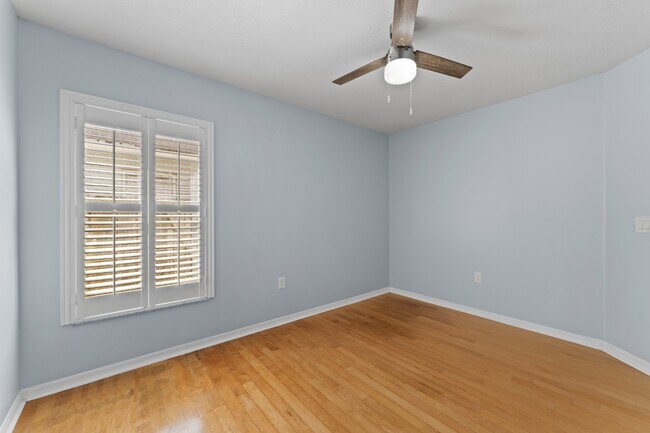 Building Photo - Absolutely stunning executive (LARGE) 3 BR / 2 BA / 2 Car Garage home in the highly sought after ...