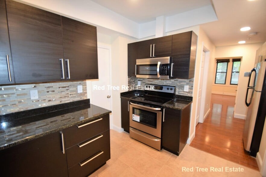 Building Photo - 1203 Beacon St